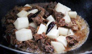 牛腩炖萝卜的制作方法 牛腩炖萝卜制作的方法