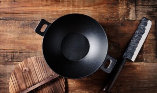 康巴赫锅里面烧黑了怎么清洗 康巴赫锅里面烧黑的清洗方法