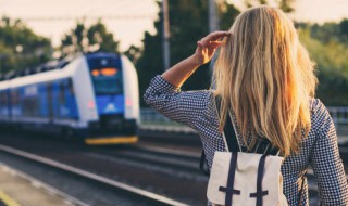 夸女生漂亮的短句经典 夸一个女人漂亮的句子