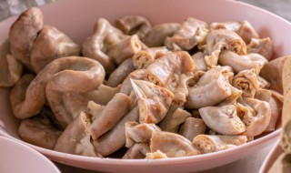 肥肠炒什么好吃 制作肥肠炒辣椒的方法