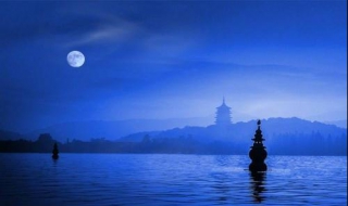 星垂平野阔 月涌大江流的意思