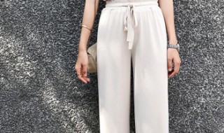 米白色阔腿裤搭配 米白色阔腿裤应该搭什么上衣
