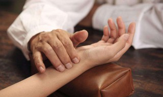 肚脐右上边涨是怎么回事 该症状的原因