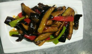 扒茄条的东北做法 回家也学着做一回吧