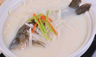 鲫鱼鱼汤的家常做法 营养又好喝
