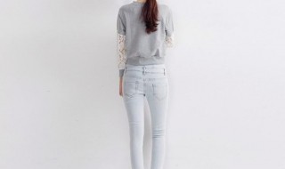 浅灰色牛仔裤配什么上衣 潮流人士教你如何搭配