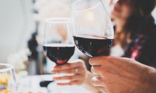 树莓泡白酒几天能喝 酒和树莓的比例是多少?