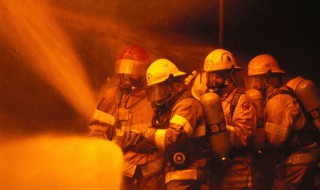 简述发生火灾后该如何处理 冷静行动是最关键的