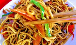 青椒猪肚炒面如何做 青椒猪肚炒面的做法