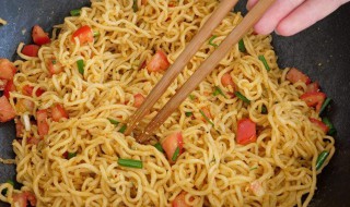 方便面干拌吃法 干拌方便面的做法