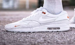 鞋磨脚后跟的小妙招 鞋磨脚后跟的小妙招列述