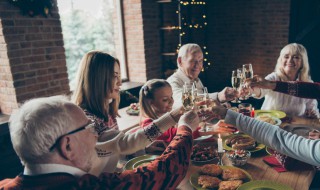 胜似亲人300字作文大全 这三篇范文写得很好