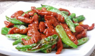 牛肉炒青椒 牛肉炒青椒的做法