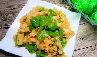 豆皮炒青椒 豆皮炒青椒的做法