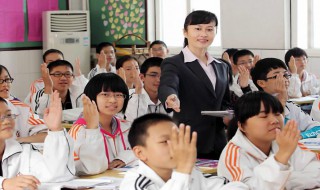 溪深而鱼肥的而是什么意思 溪深而鱼肥的而表承接