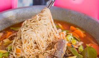 煮方便面怎么做好吃 搭配蔬菜酱料吃才更美味