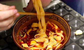 怎样做鸡块面好吃 鸡块面简单又好吃的做法