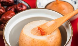 梨怎么做吃的呢 炖着吃是最养生的