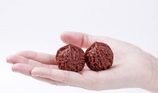 核桃盘玩发黑如何处理 应该如何预防