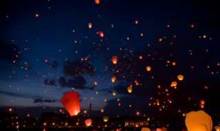 白昼黑夜什么意思 白昼黑夜的意思