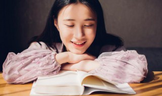 艾青简介与生平诗歌特色及主要作品 艾青简介与生平诗歌特色及主要作品有哪些