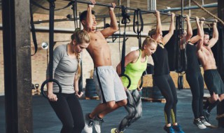 引体向上甩上去的技巧 引体向上甩上去的方法