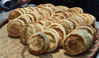 高炉烧饼的配料和制作方法 高炉烧饼做法