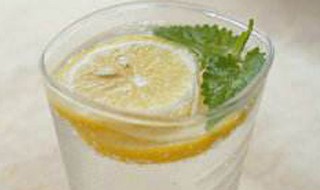 小苏打水怎么做 小苏打水如何做