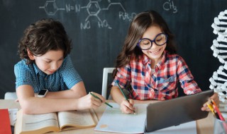 自相矛盾什么意思 词语自相矛盾什么意思