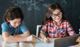 堡垒的拼音和意思 堡垒造句