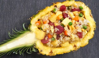 腊肠凤梨炒饭的制作方法 腊肠凤梨炒饭怎么做