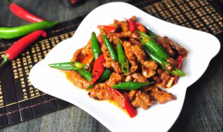 辣子炒青椒怎么炒好吃 青椒辣子鸡怎样做好吃
