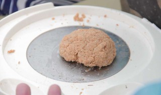 怎么挂饵料 再也不怕钓不到鱼!