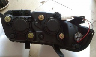 五菱之光大灯调节螺栓是哪个 你找对吗