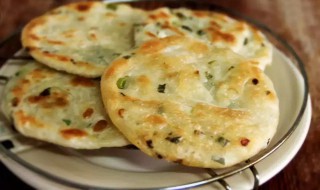 烙葱油饼的做法 烙葱油饼的制作方法