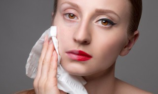 卸妆的正确步骤与手法 教你正确的卸妆步骤和手法