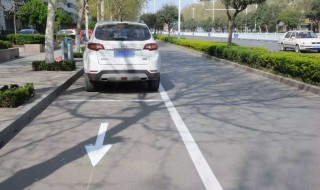 窄路侧方位停车技巧 简单又实用