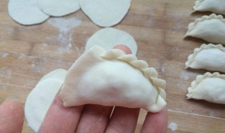 怎样包花边饺子 快来学习一下