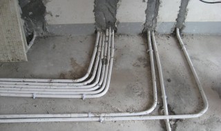 做水电安装穿什么鞋? 装修知识不可少