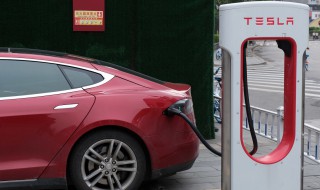 特斯拉电动汽车多少块电瓶 能用多久