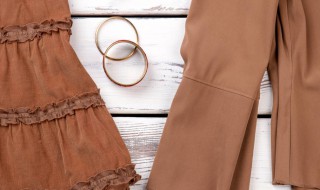 深棕色配什么颜色好看 深棕色衣服搭配什么颜色