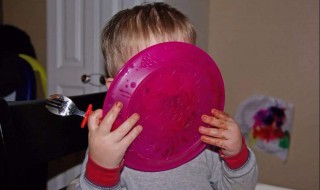 两岁宝宝怎么培养独立吃饭 快来学学吧