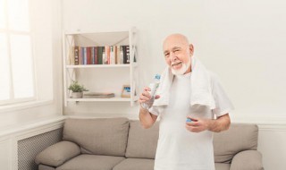 老人半夜喝水好不好 老人保健知识