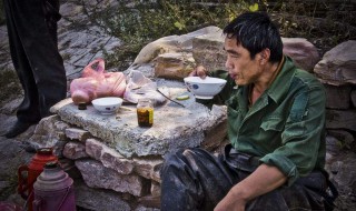 关于穷的经典说说 没有比这更悲伤的事情