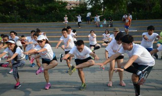 八百米跑步热身技巧 热身的时候可做什么