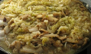 五花肉炖酸菜的家常做法 五花肉炖酸菜怎么做