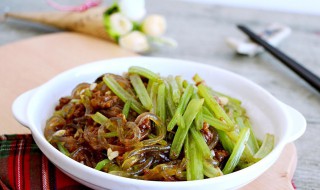 芹菜炒粉条的家常做法 如何做芹菜炒粉条