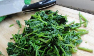 果仁菠菜的家常做法 需要哪些材料呢