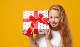 一句简单晒礼物的句子 收到礼物后可以这样显摆一下