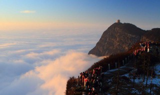 峨眉山导游词 请大家随我参观